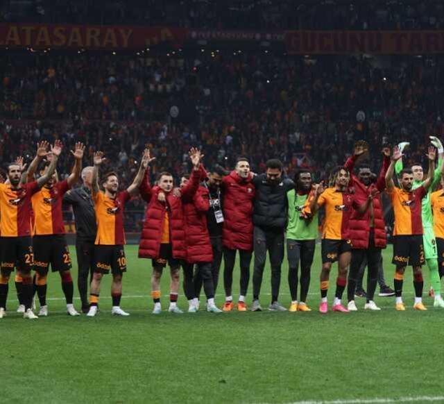 Galatasaray'ın kutlamasında skandal tezahürat! Fenerbahçeliler ayağa kalktı