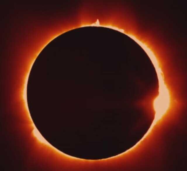 'Hibrit Güneş tutulması' Avustralya'nın Exmouth kasabasında tam olarak izlendi