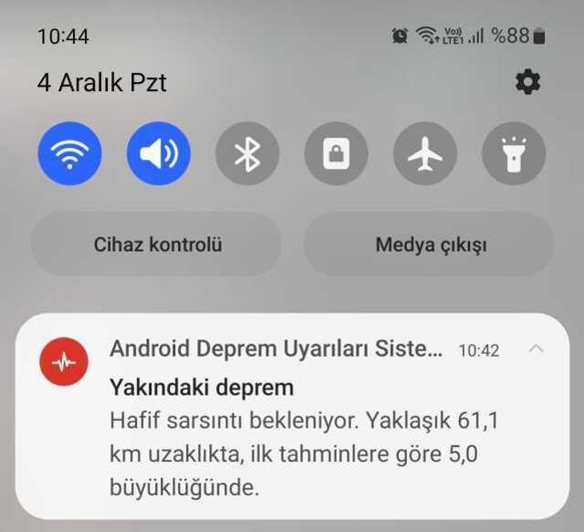 Marmara'daki deprem öncesi Android telefonlara gelen uyarı mesajı dikkat çekti