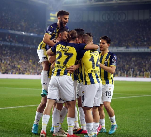 Durdurabilene aşk olsun! Fenerbahçe, Göztepe'yi de devirerek yenilmezlik serisini 9 maça çıkardı