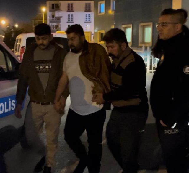 Bu acıya yürek dayanmaz! Yangında can veren 6 evladının ve eşinin cenazelerini böyle bekledi