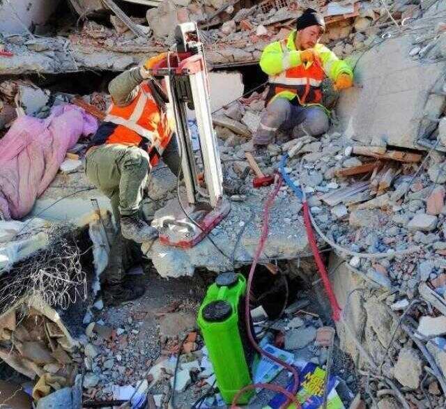 ADIYAMAN'DAKİ BİNALAR, BETONDA KULLANILAN BÜYÜK TAŞLAR YÜZÜNDEN GÖÇMÜŞ