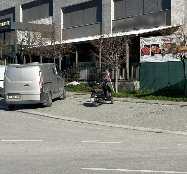İzmir'de güvenlikleri darp edip banka aracını soydular