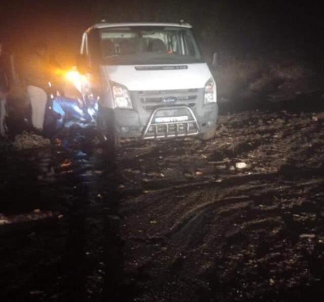 İzmir'de sağanak ve fırtına hayatı felç etti! Çatılar uçtu, ağaçlar devrildi, heyelan meydana geldi