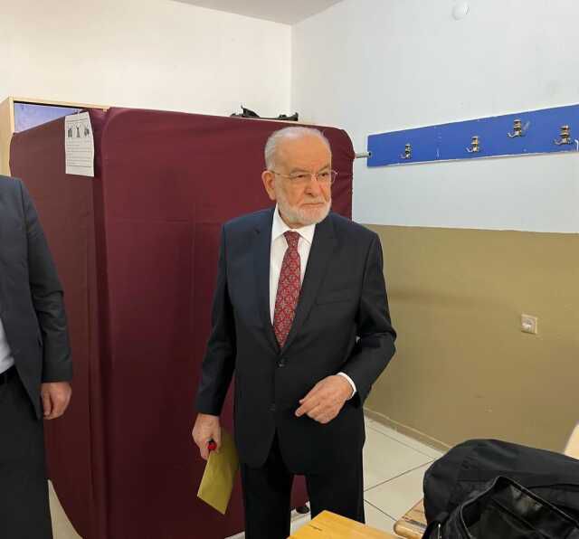 Saadet Partisi Genel Başkanı Karamollaoğlu oyunu Ankara'da kullandı