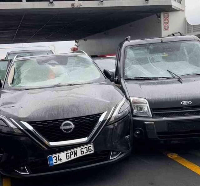 Türkiye genelinde yaşanan fırtına ve sağanak yağış hayatı olumsuz etkiledi