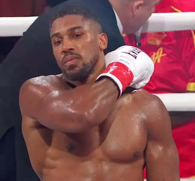 Anthony Joshua'dan maça damga vuran hareket