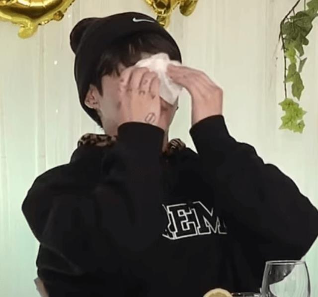 Hem onlar hem hayranları gözyaşlarına boğuldu! Dünyaca ünlü K-pop grubu BTS dağıldı