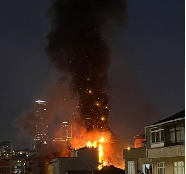 Son Dakika! Kadıköy'deki bir binada patlama oldu, çok sayıda itfaiye ekibi olay yerinde