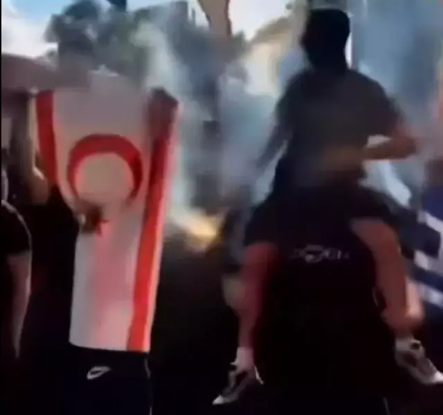 Rumlardan sınırda bayrak yakma provokasyonu! KKTC'den sert tepki