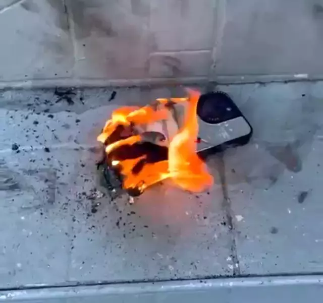 Uğruna geceden sıraya girilen telefon vatandaşın cebinde alev alev yandı