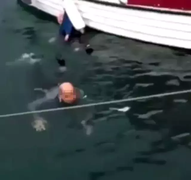 El ele tutuşup denize atlayan yaşlı çift, otele yerleştirildi