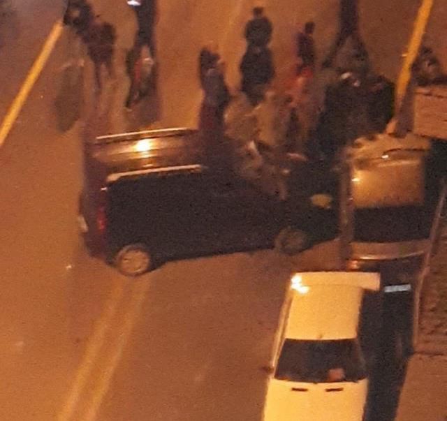 Belediyenin kepçesini çaldı, 3 araca böyle çarptı