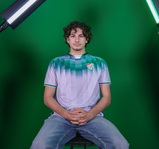 Bursaspor yeni formalarını tanıttı! Taraftarlar o formalara hayran kaldı