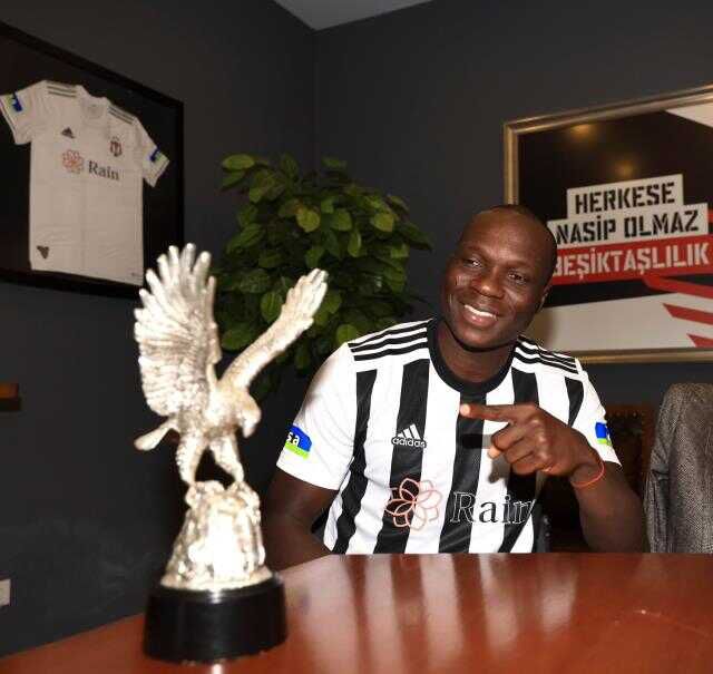 Beşiktaş, Aboubakar'ı resmen açıkladı! Ayağının tozuyla maça çıkacak
