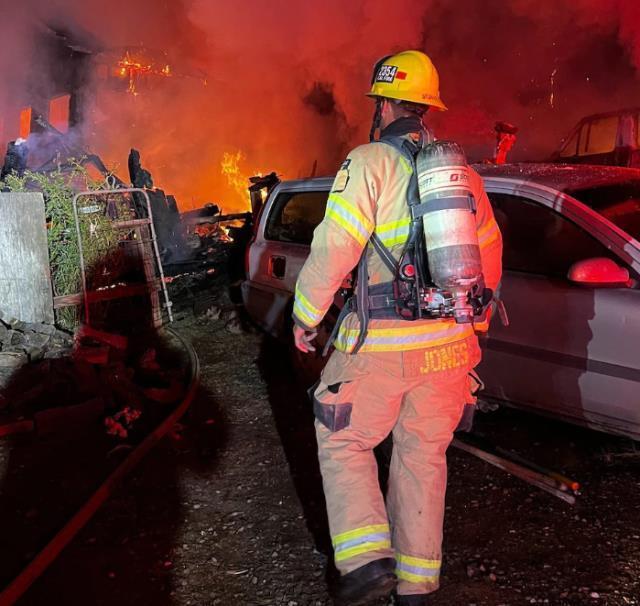 Varını yoğunu kaybetti! ABD'li bir çiftçinin evine düşen meteor her şeyi küle çevirdi