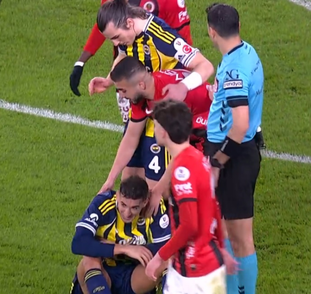 Kadıköy'de inanılmaz anlar! Tüm stat ayakta alkışladı