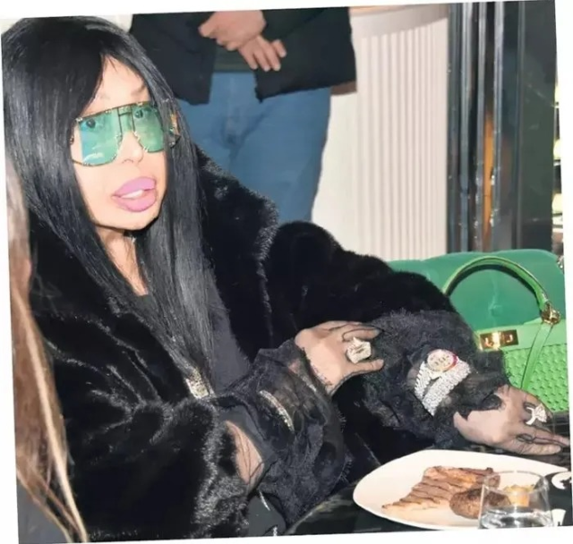 Gece yarısı mücevher mağazası kapattırdı restoran açtırdı