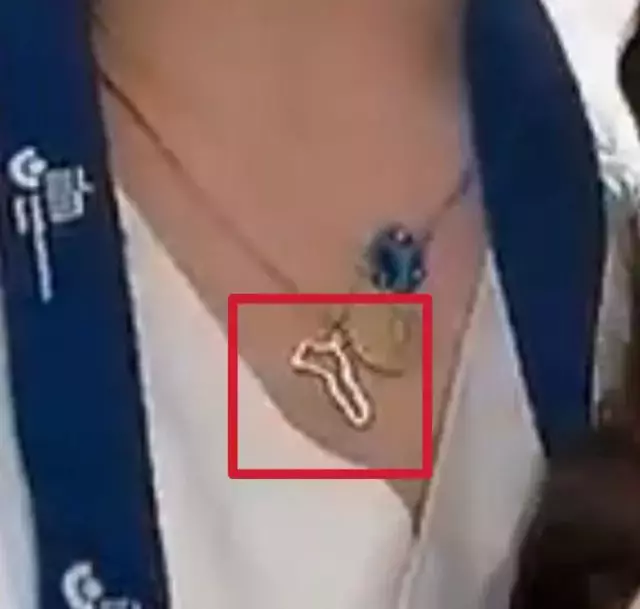 Bir hemşire daha DEM Parti'nin eylemine destek verdi! Boynundaki kolye dikkat çekti