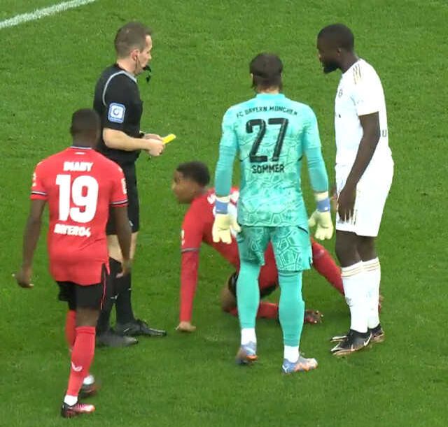 Bu olay futbol tarihine 'Amine Adli vakası' olarak geçer! Hakemi inandıramayan futbolcunun imdadına VAR yetişti