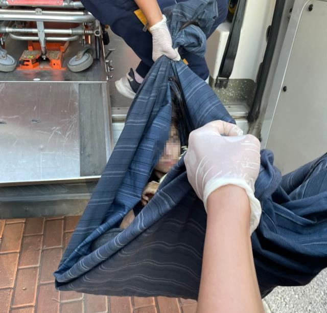 BOŞALTILMAK İSTENEN ÇÖP EVDE 1 YILDIR ODAYA KİLİTLİ ÇOCUK BAYGIN BULUNDU