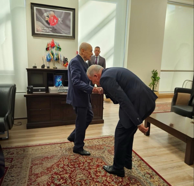 Ramazan Kaşlı, Bahçeli'nin elini öpmüştü