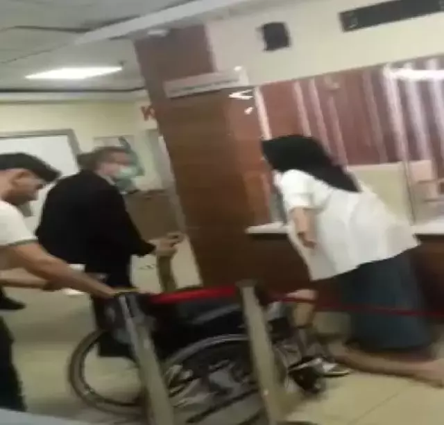 Kimliksiz hastaya kırmızı reçeteli ilaç yazdırmak istedi, ret alınca hastaneyi birbirine kattı