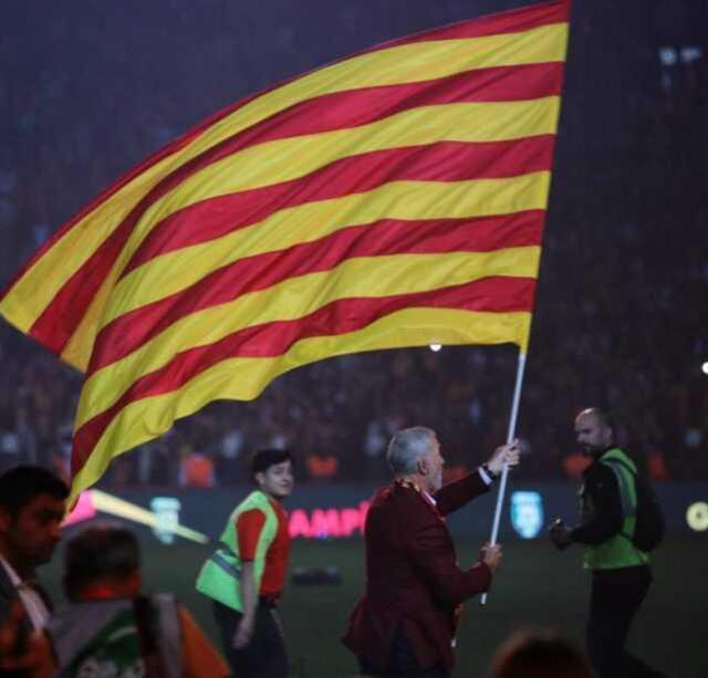 G.Saray çılgınlıkta çığır açtı! F.Bahçeliler'in nefret ettiği o bayrak, 27 yıl sonra efsanenin ellerinde