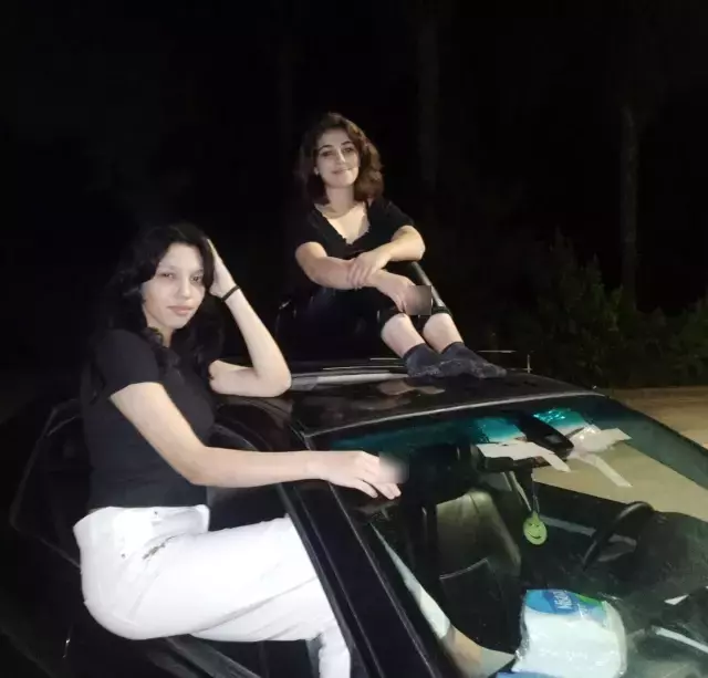 Adana'da ailelerine mesaj atıp evden kaçan kızlar parkta bulundu