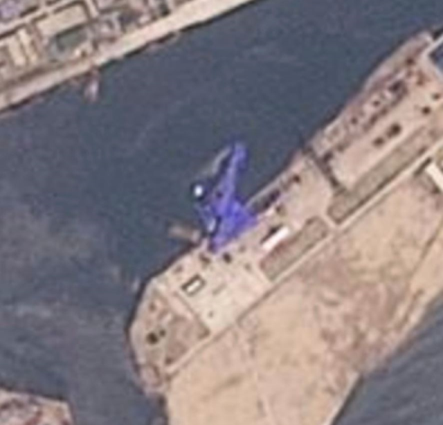 Kuzey Kore'nin en büyük savaş gemisi suya indirilirken devrildi