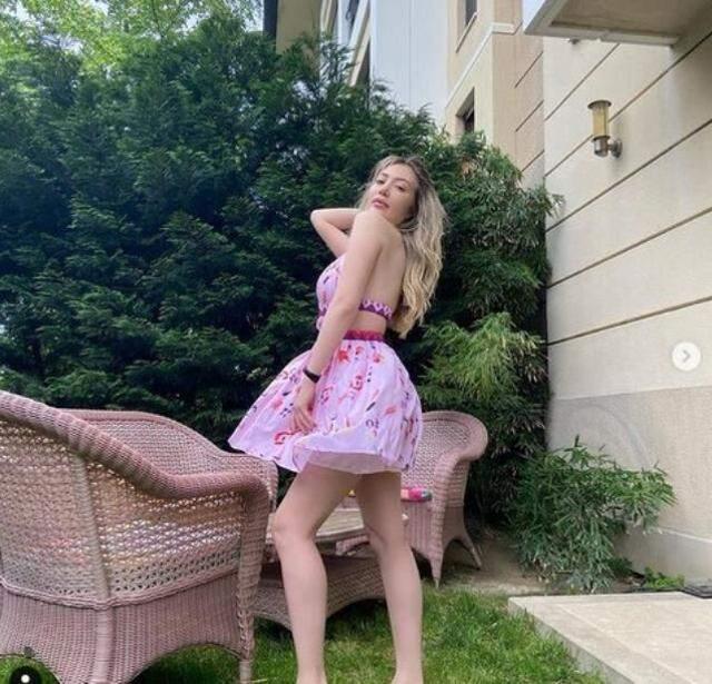 Mehmet Ali Erbil'in kızı Yasmin, leopar desenli bikinisiyle ağızları açık bıraktı