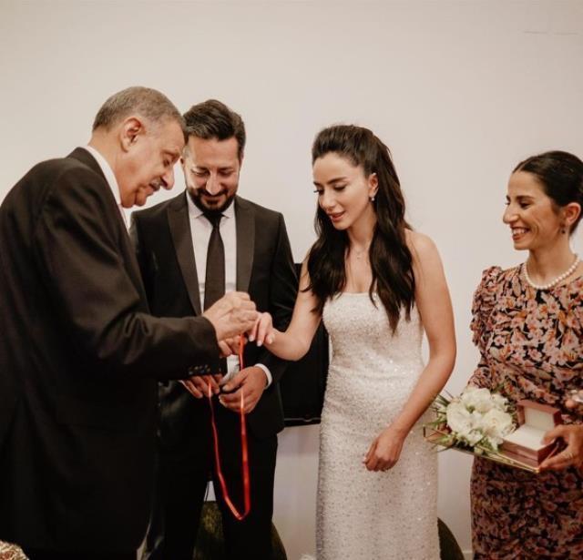 Şarkıcı Öykü Gürman, 3,5 yıldır aşk yaşadığı Fatih İçmeli ile nişanlandı