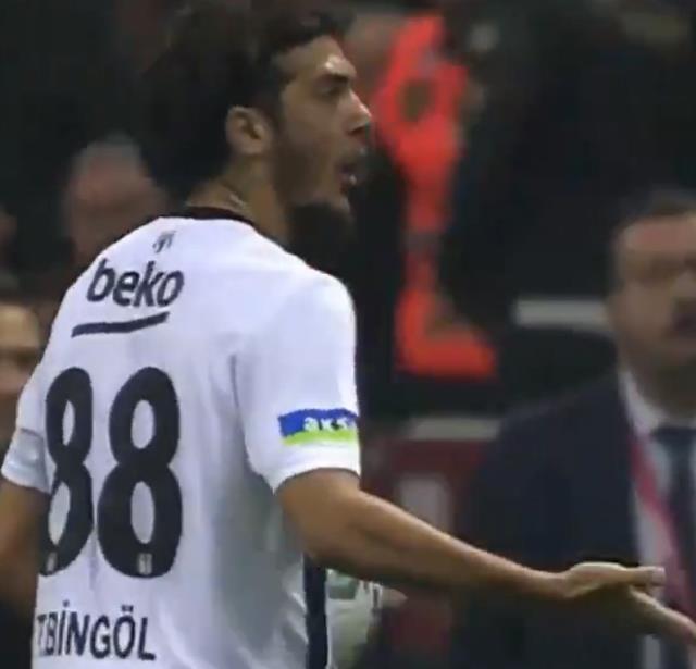 Beşiktaşlı futbolcunun top toplayıcı çocuğa yaptığı hareket ortalığı karıştırdı: Beni ayağına çağırdı