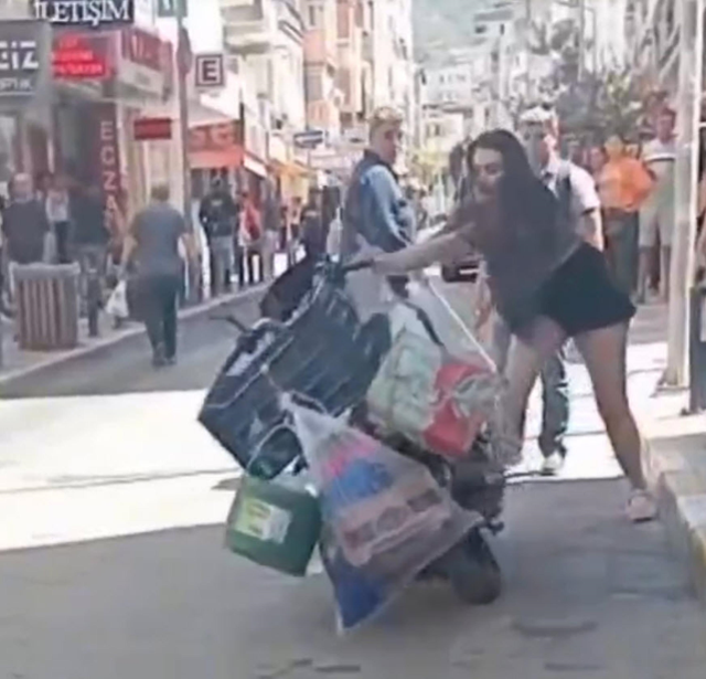 İzmir'de Belediye Çalışanına Saldırı: İki Genç Tutuklandı