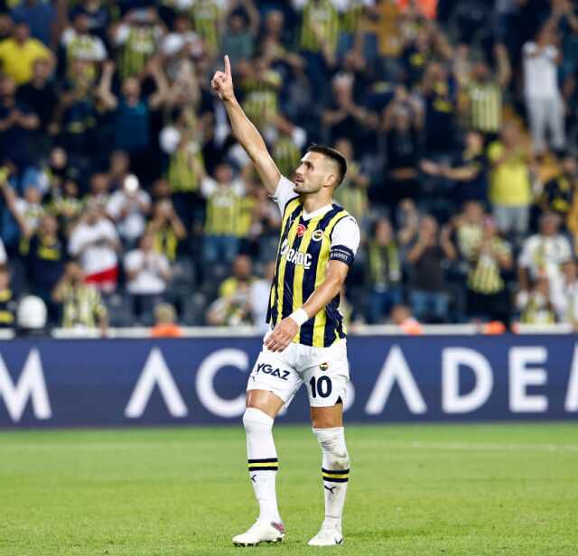 Son Dakika: UEFA Avrupa Konferans Ligi 3. Eleme Turu ilk maçında Fenerbahçe, sahasında Maribor'u 3-1 mağlup etti