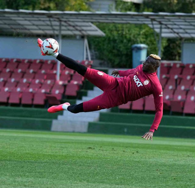 Victor Osimhen'den Florya'da olay hareket