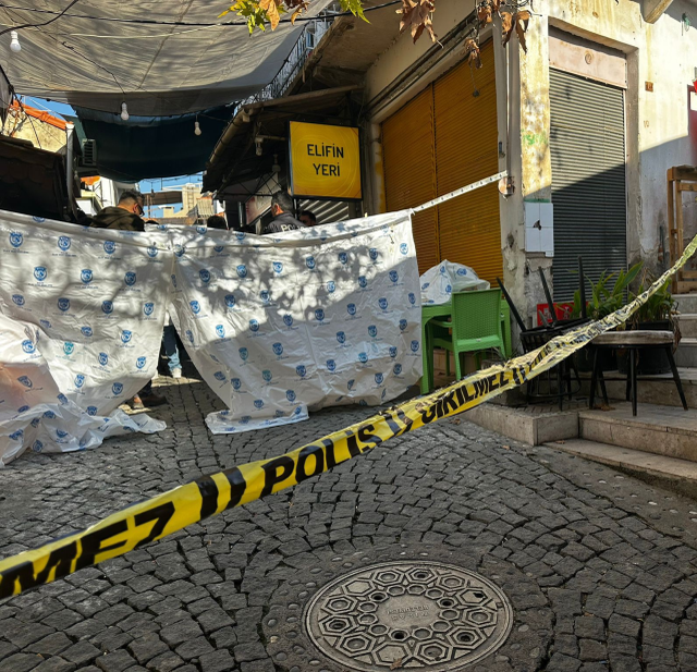 Sandalyede ölü bulunan şahsın katil zanlısı olan kadın, kameralardan yakalandı
