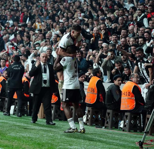 Kara Kartal, Dolmabahçe'de şov yaptı! Beşiktaş, Alanyaspor'u farka boğdu