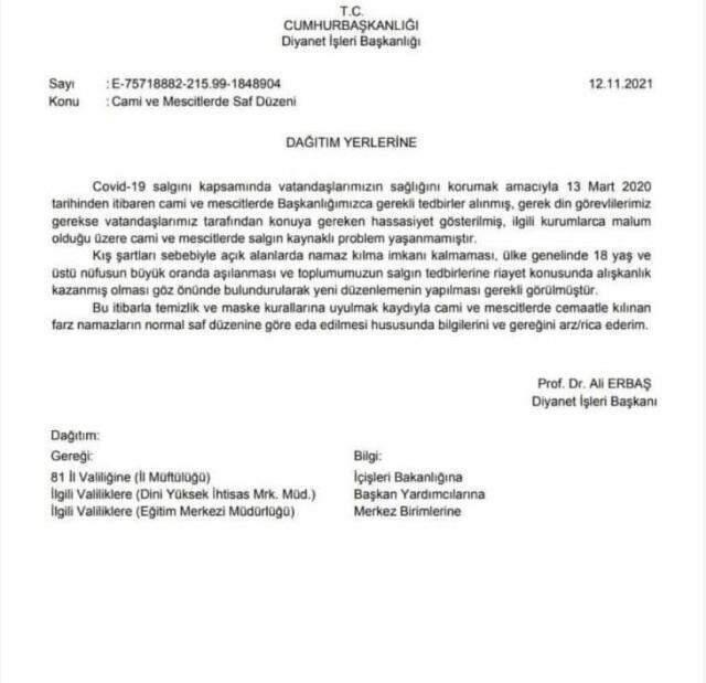 Diyanet'ten 81 ile genelge! Cemaatlerdeki mesafe kuralları kaldırıldı, normal saf düzenine geçiliyor