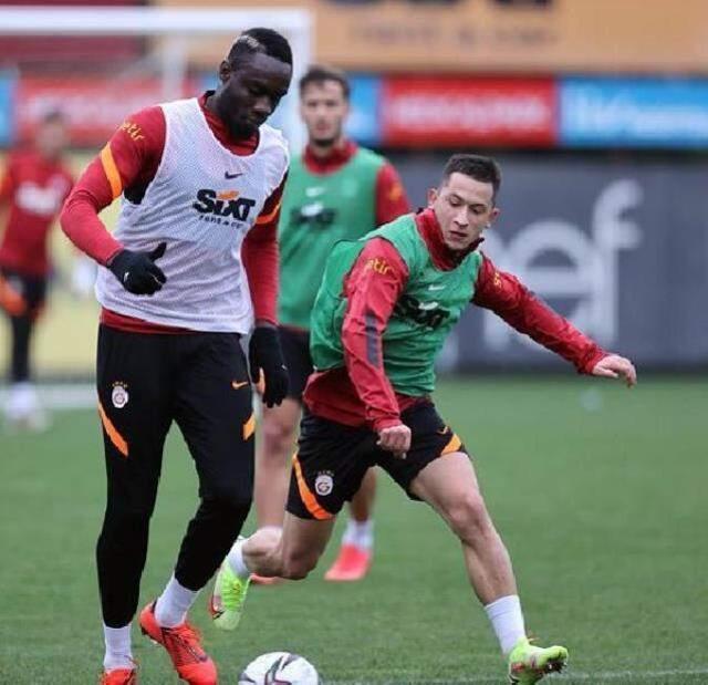 Galatasaray'da yüzler gülüyor! Morutan'ın Fenerbahçe maçında oynamasının önünde engel kalmadı