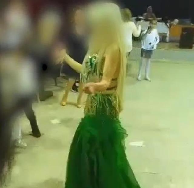 Dansözlü eğlence düzenlenen okulun müdürü, sınıf öğretmeni olarak atanınca dava açtı