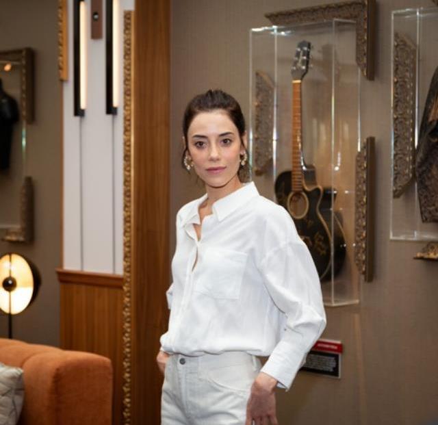 Cansu Dere'nin İspanya kararı! Artık bir ayağı orada