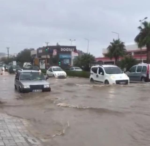 Bodrum'da öğrenciler yağış nedeniyle evlerine gönderildi