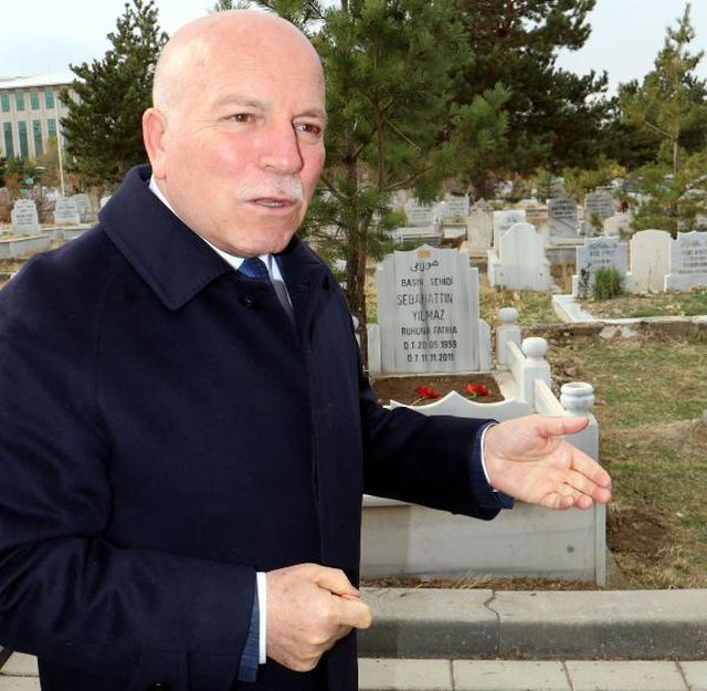 Erzurum'da iş makineleri yüzlerce 'kışlık mezar' kazdı