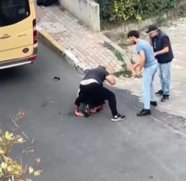 Dolmuş Şoförü Yolcuyu Darbetti