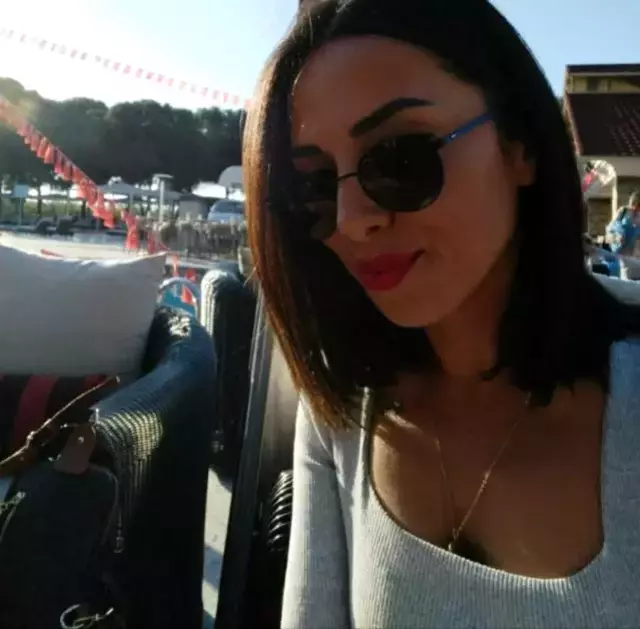 Antalya'da uzaklaştırması olan koca, iş çıkışı eşini bıçaklayarak öldürdü