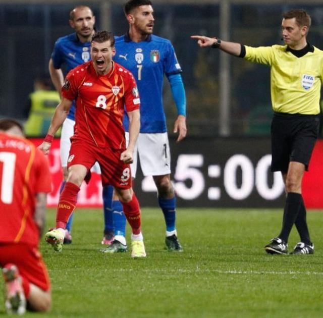 Dünya Kupası hayal oldu, maça damga vuran Burak Yılmaz gözyaşlarıyla Milli Takım'ı bıraktı