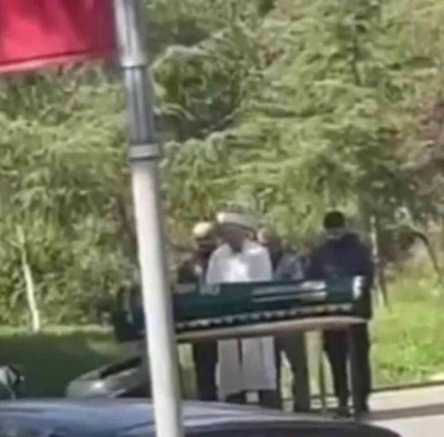 Sur canisi Semih Çelik'in cenazesine sadece 3 kişi katıldı