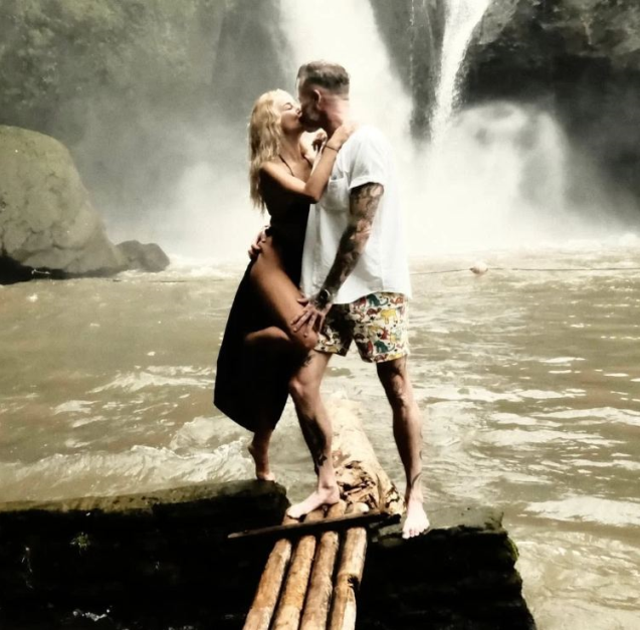 Dilan Çiçek Deniz'in eski akından dudak dudağa poz