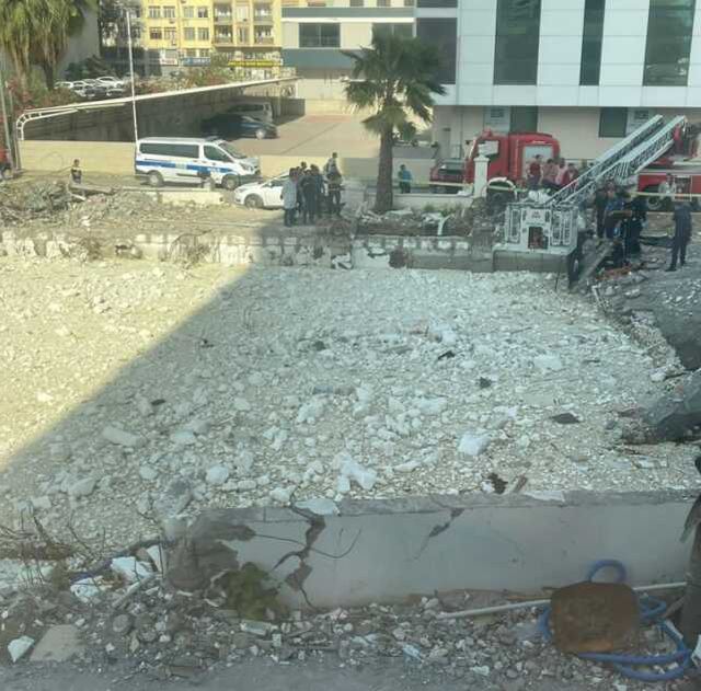 Hatay'da kaybolan kişi depremde yıkılan binanın enkazındaki su birikintisinde ölü bulundu